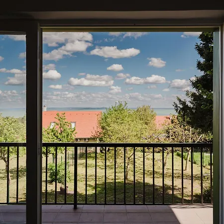 Napbogar Vendeghaz Apartmán